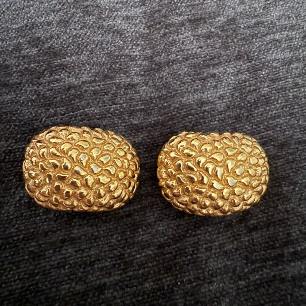 Vintage Christian Dior authentic gold tone clip earrings with CD makeup bag NWT - Picture 12 of 13